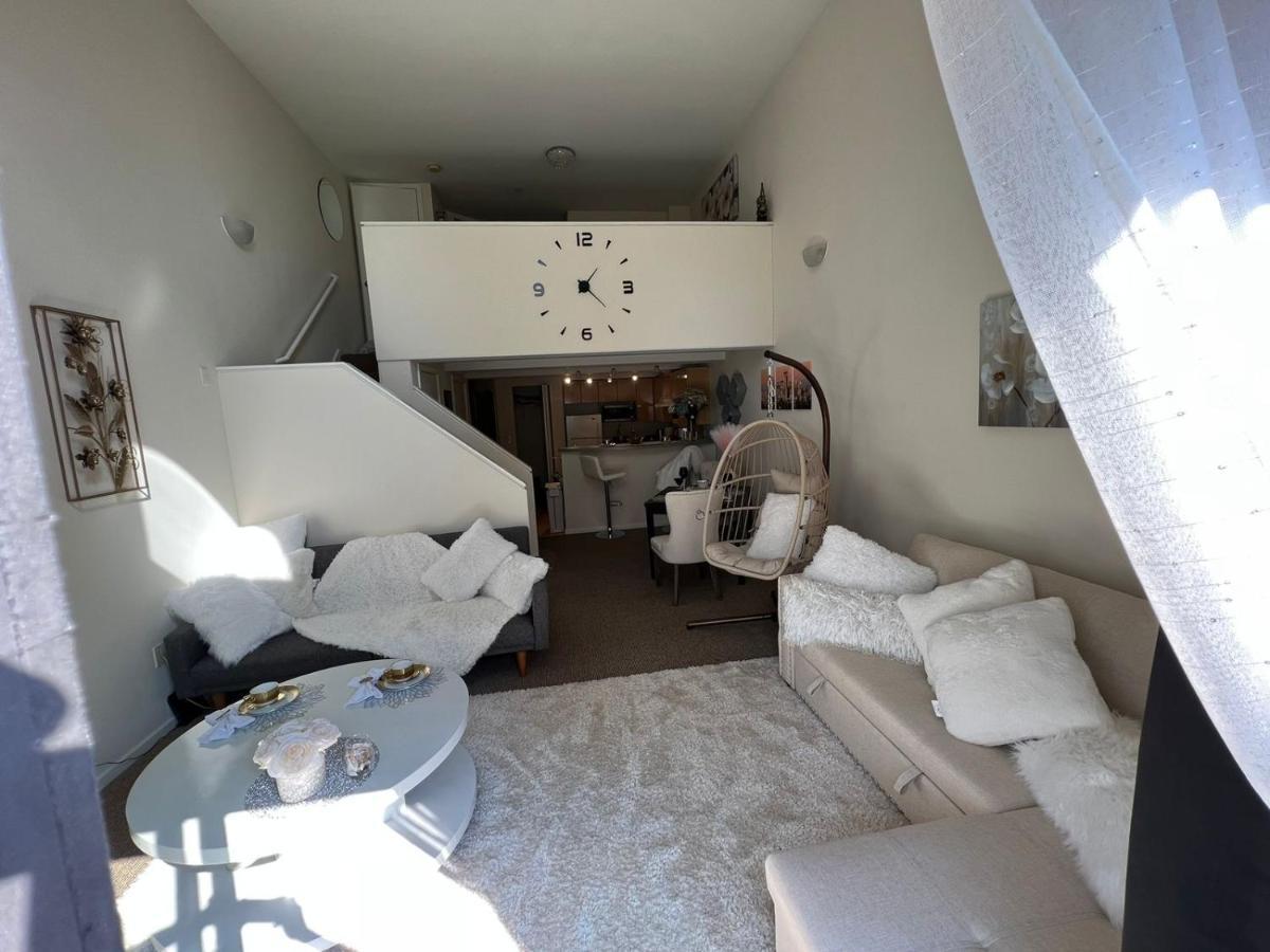 Cozy Downtown Condo Retreat With Space Needle View シアトル エクステリア 写真