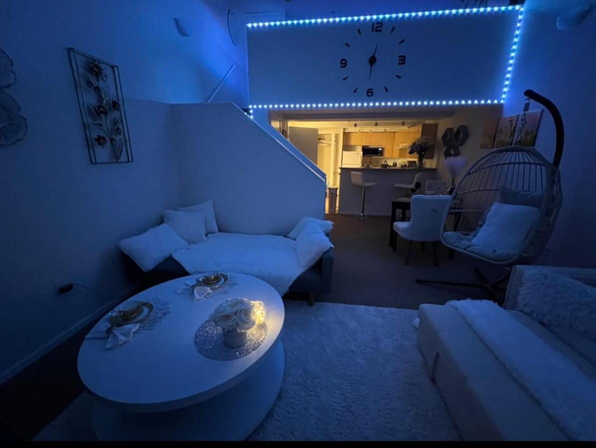 Cozy Downtown Condo Retreat With Space Needle View シアトル エクステリア 写真