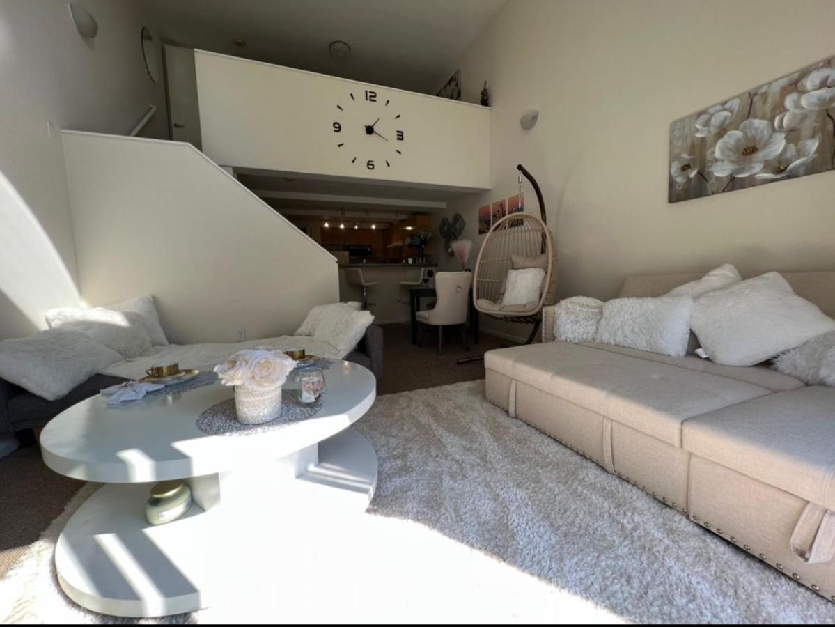 Cozy Downtown Condo Retreat With Space Needle View シアトル エクステリア 写真