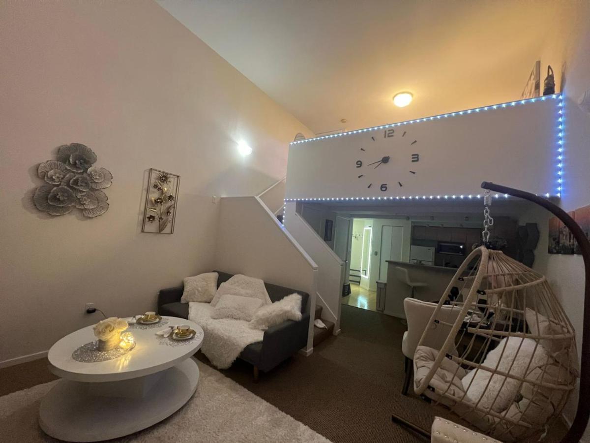 Cozy Downtown Condo Retreat With Space Needle View シアトル エクステリア 写真